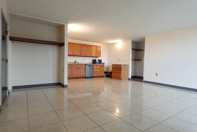 Building Photo - 37 Skyline Dr