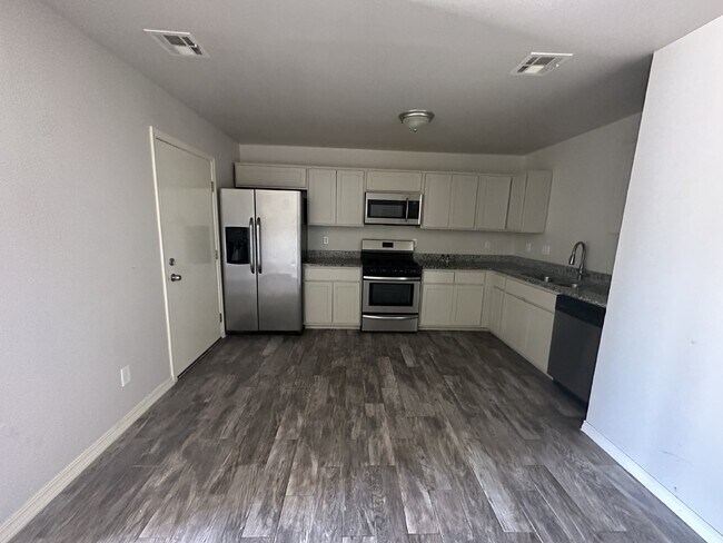 Building Photo - "Modern Comfort in El Paso: Spacious 3-Bed...