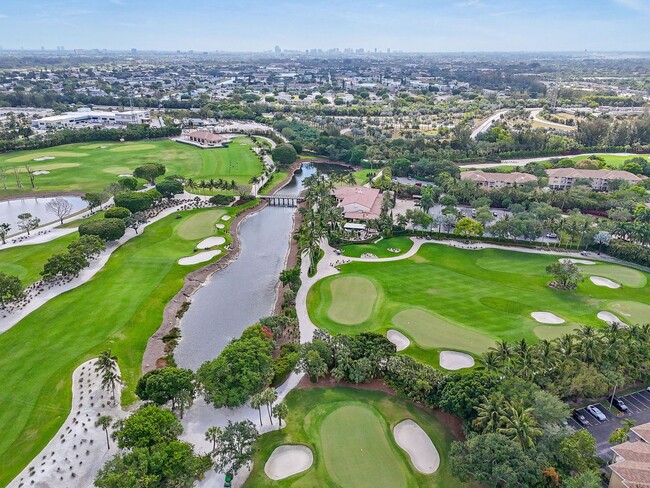 Building Photo - Stylish and luxurious 1-bedroom, 1-bath co...
