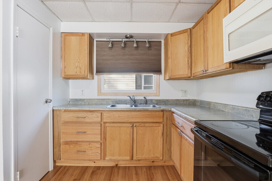 Kitchen - 216 W William St