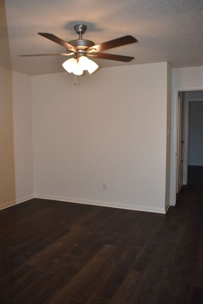 Building Photo - 504 S Juanita Dr