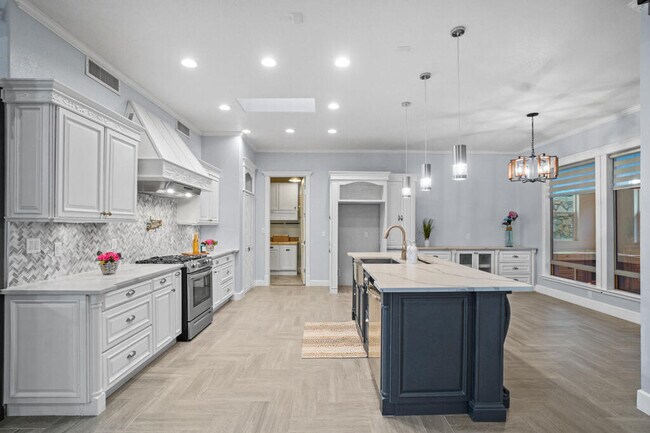 Building Photo - 6464 Snowheights Ct