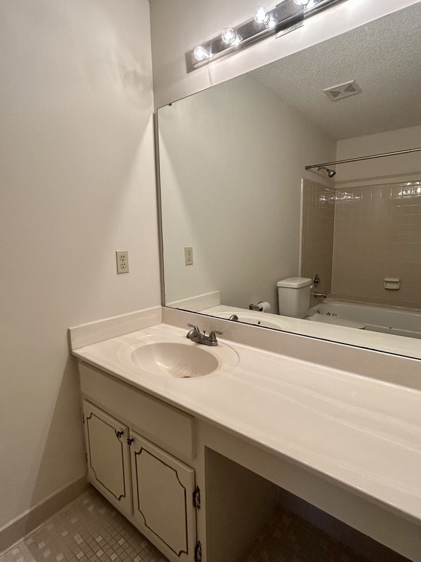 Building Photo - 6521 Danbrook Park Dr
