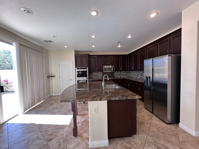 Building Photo - Summerlin Beauty