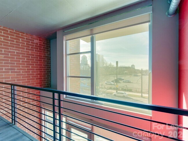 Building Photo - 710 W Trade St