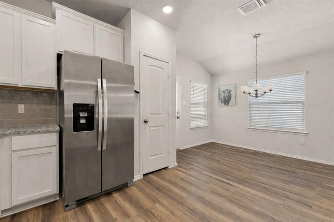 Building Photo - 108 Pivot Dr