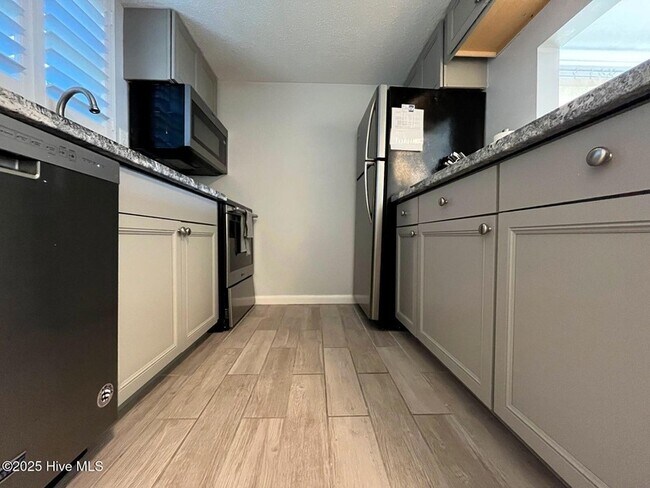 Building Photo - 250 Sugar Gum Ln