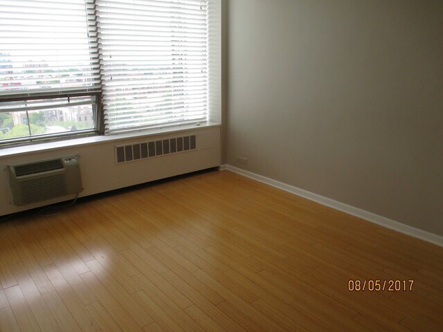 Building Photo - Gold Coast/Old Town Jr. 1 bedroom Available In July