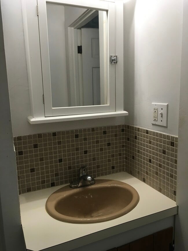 Building Photo - 7 Carlisle St