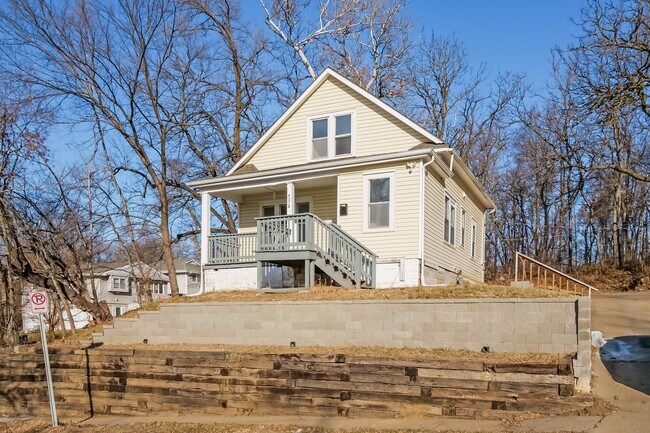 Building Photo - 4258 Laurel Ave