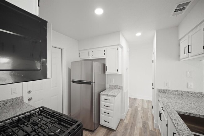 Building Photo - 6738 Prairie Village Dr