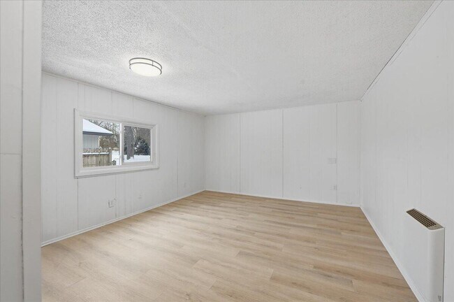 Building Photo - 6891 Somerset Dr