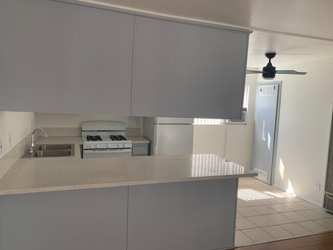 Building Photo - 147 S Avenue 56