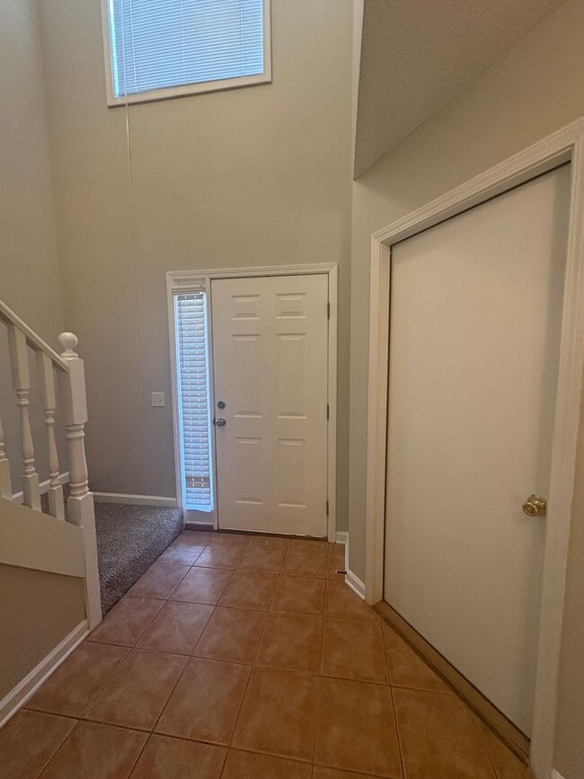 Building Photo - Dunwoody Townhomes!  NEW CARPET!!  PAINT!  NEW WASHER/DRYER