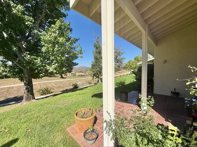 Building Photo - Beautifully Remodeled Home with an Extra L...