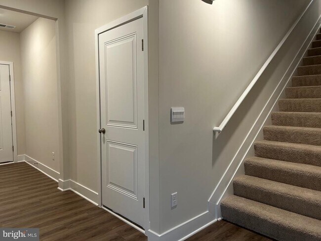 Building Photo - 140 Wappinger Ter