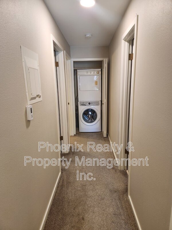 Building Photo - 2800 Kalmia Ave