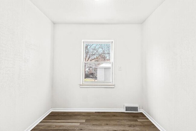 Building Photo - 18285 Snowden St