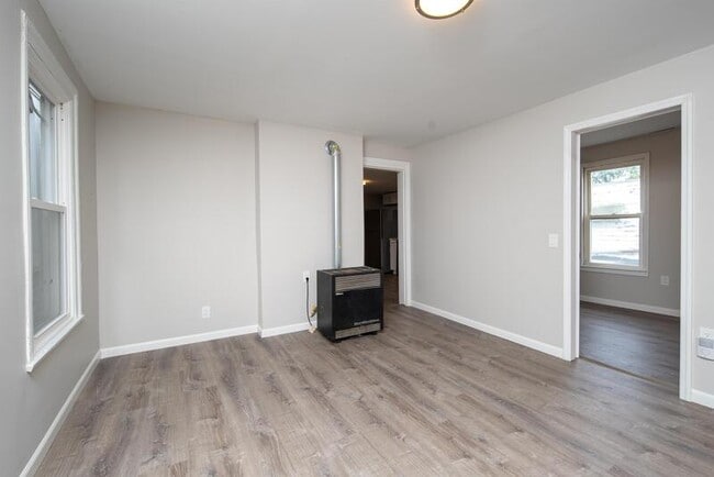 Building Photo - 719 5th Ave