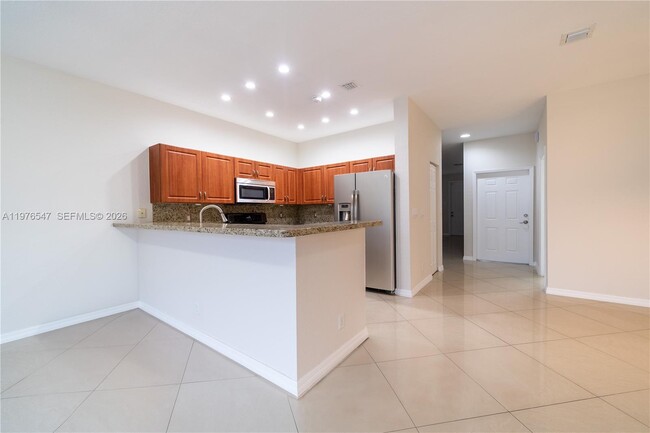 Building Photo - 5327 SW 40th Ave