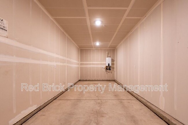 Building Photo - 393 Sullivan Dr