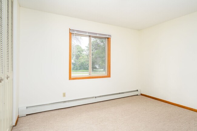 Building Photo - 4301 Valley View Rd