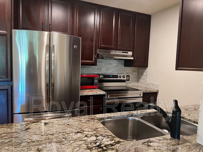 Building Photo - 140 Uwapo Rd