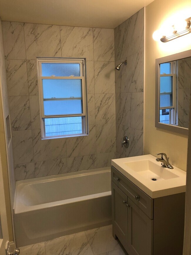 Building Photo - 2564 N Humboldt Blvd