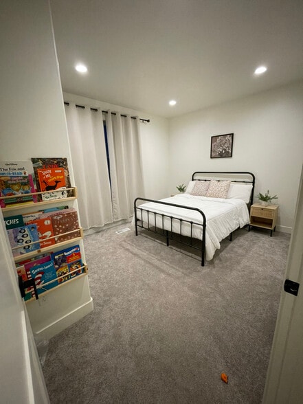 Building Photo - 2030 150 W