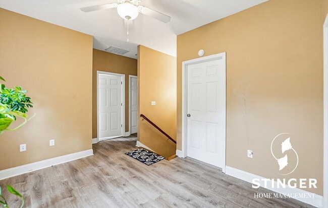 Building Photo - 11 Mint Farm Dr