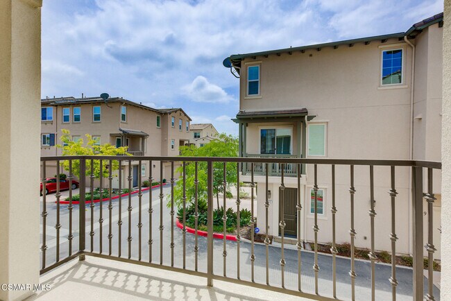Building Photo - 597 Mustang St