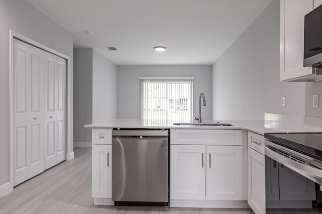 Building Photo - BRAND NEW Construction, 3 bed / 2 bath Ren...