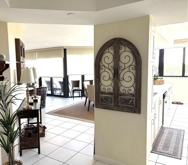 Building Photo - 20185 E Country Club Dr