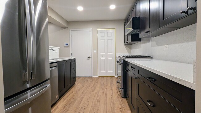 Building Photo - 1628 Columbia Cir