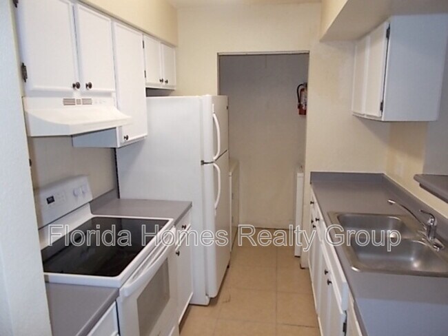 Primary Photo - 2905 Winkler Ave
