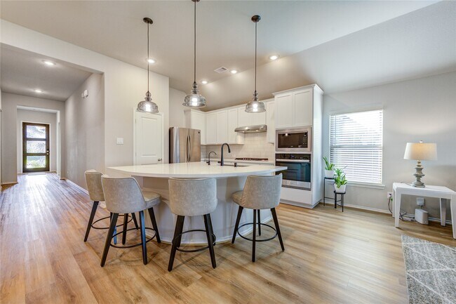 Building Photo - 31416 Cedar Elm Trl
