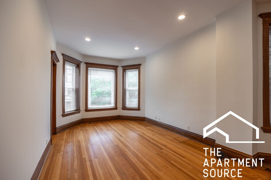 Building Photo - 3249 W Evergreen Ave
