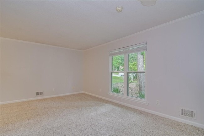 Building Photo - 303 Meadowlake Dr
