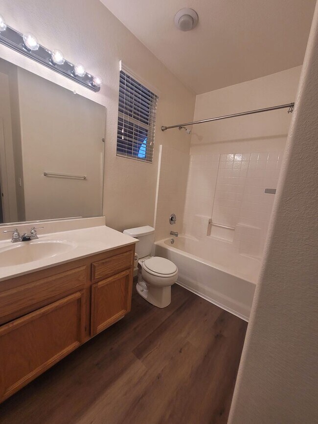 Building Photo - Beautiful Natomas area home on corner lot