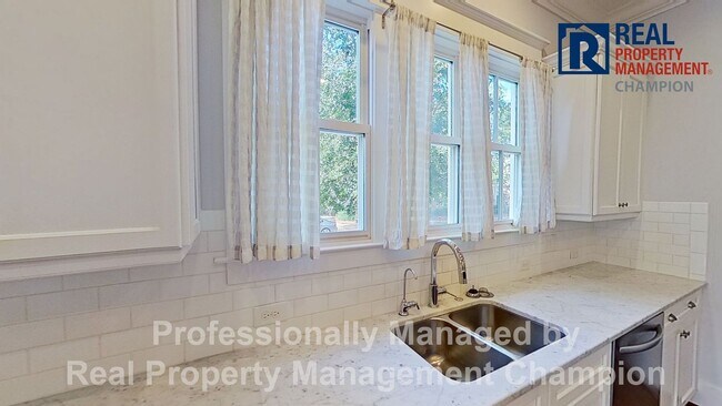 Building Photo - Exquisite Executive Home in Autumn Hall