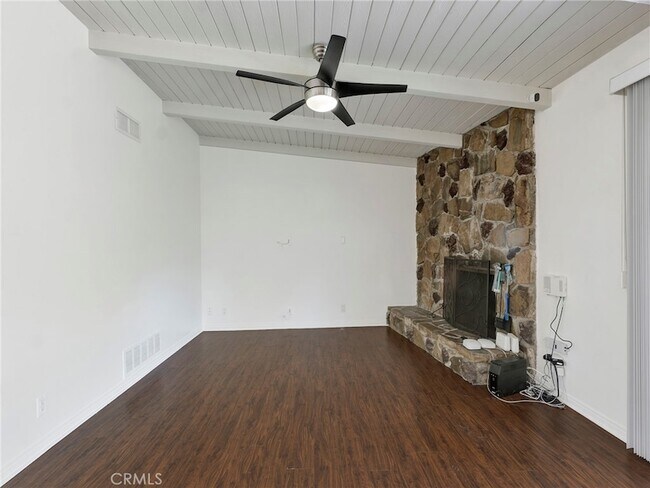 Building Photo - 10918 Reseda Blvd