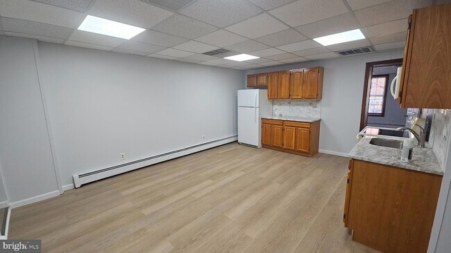 Building Photo - 117 S Warren St