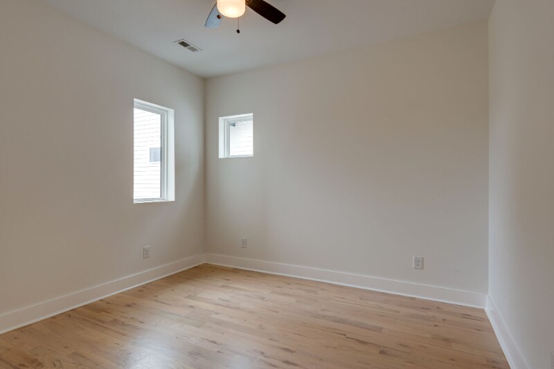 Building Photo - 214 Eisenhower Dr