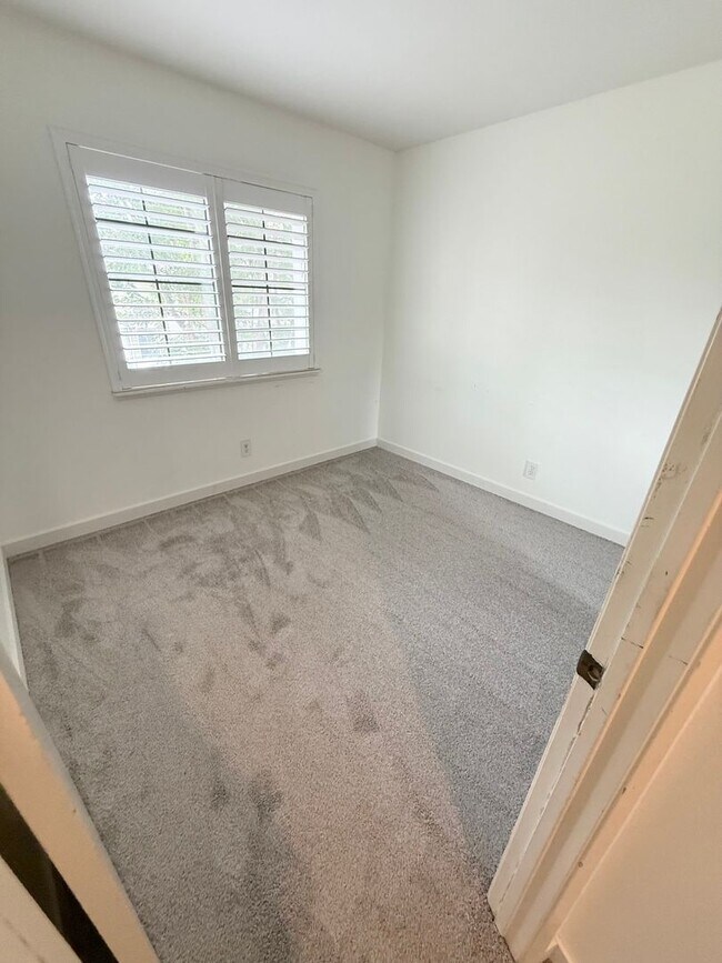 Building Photo - Gorgeous 3 bedroom home In the heart of Mission Viejo!