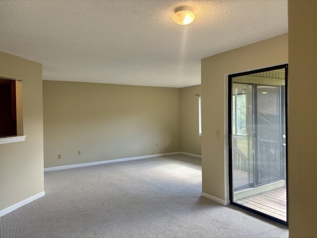 Building Photo - 305 Trailside Way