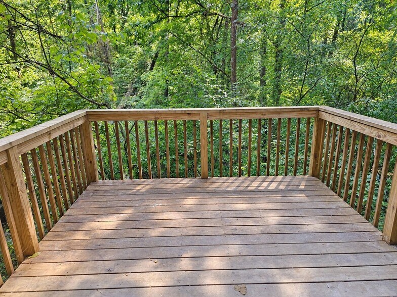 Building Photo - 802 Forest Dale Ln