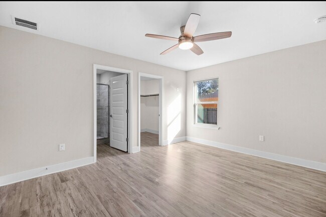 Building Photo - 13050 Hartung Ave