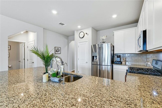 Building Photo - 5805 Liguria Cv
