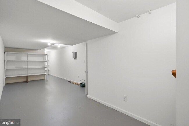 Building Photo - 1460 Waterfront Rd