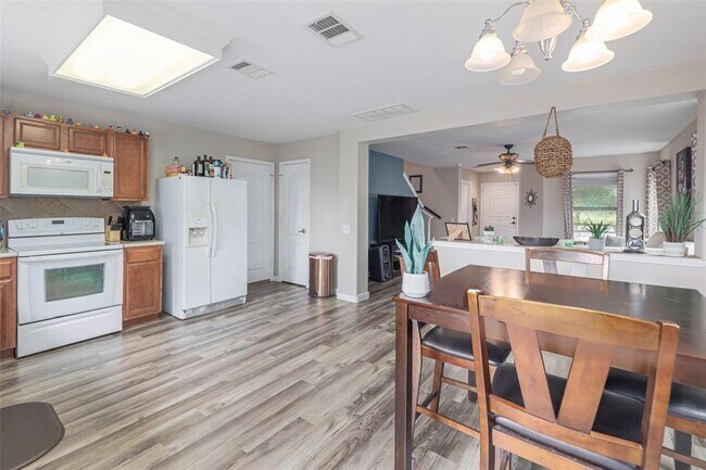 Building Photo - 5307 Viewpoint Dr